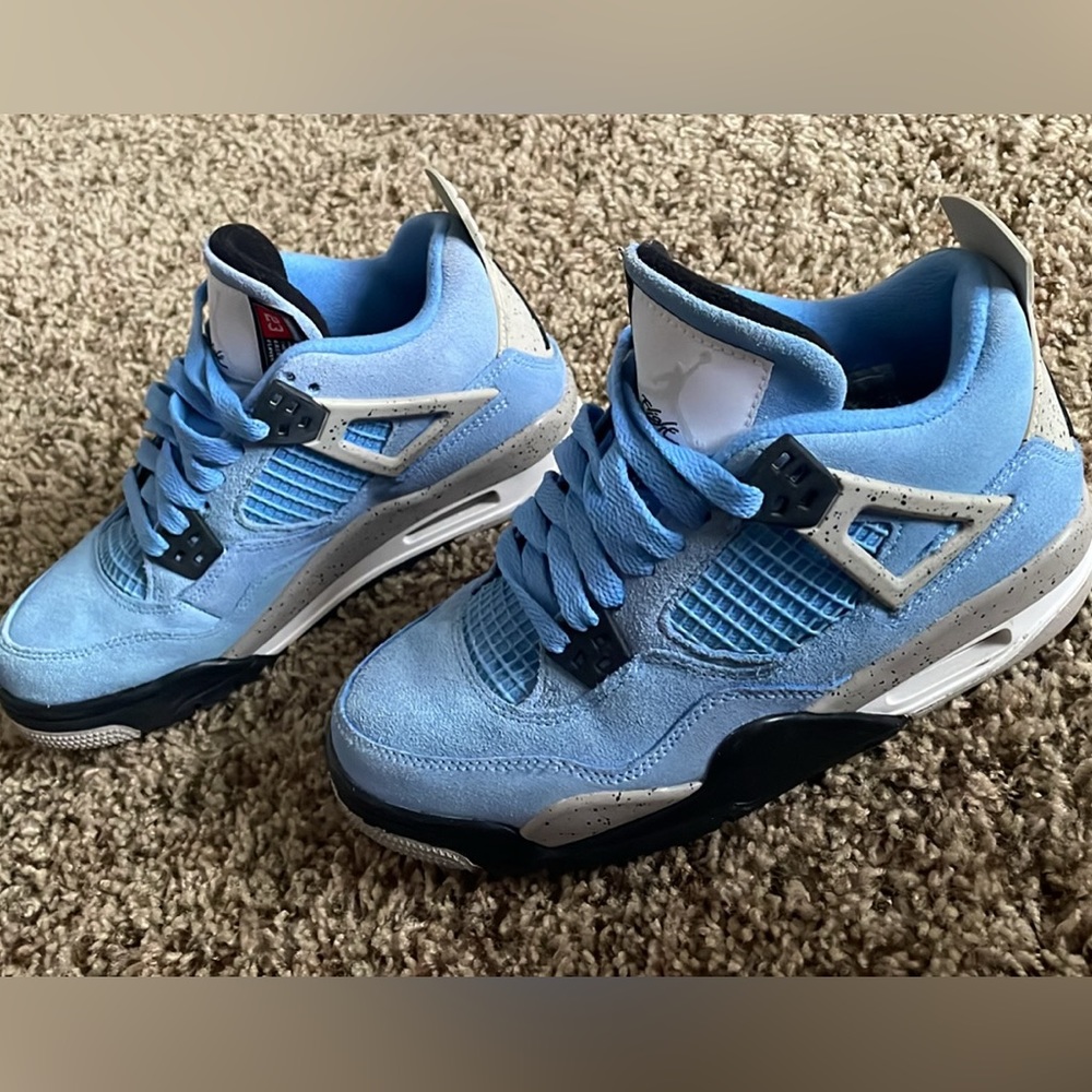 these are brand new never worn, comes with box. They are to small for me.